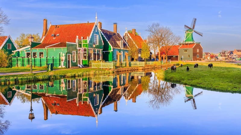 Amsterdam: Giethoorn & Zaanse Schans Small Group Day Trip - Zaanse Schans: Windmills, Cheese Tasting, and Clog-Making