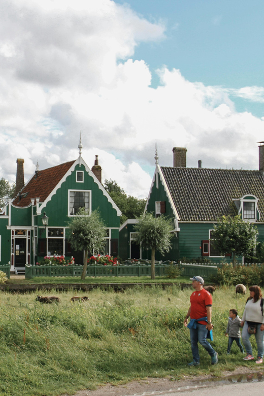Amsterdam: Giethoorn & Zaanse Schans Small Group Day Trip - Giethoorn: The Canal Cruise That Makes the Village Click