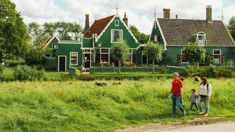 Amsterdam: Giethoorn & Zaanse Schans Small Group Day Trip - Small Group Touring With Guide David Energy