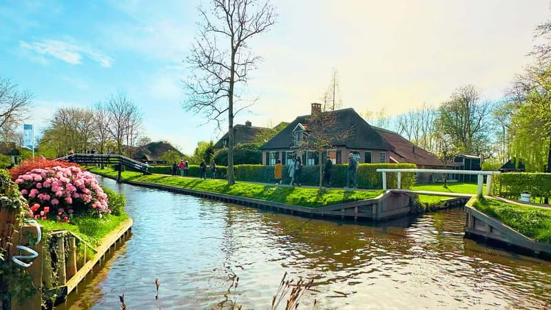 Amsterdam: Giethoorn & Zaanse Schans Small Group Day Trip - Price and Value for a 9-Hour Day Trip