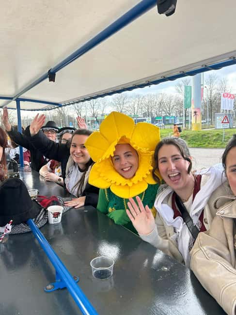 Amsterdam: Guided Beer Bike or Prosecco Bike Tour - Pedaling, steering, and why the designated driver matters