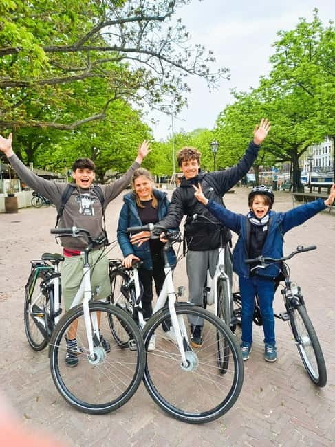 Amsterdam: Guided bike tour in French off the beaten track - French or English, and how to get the most from Samy’s style