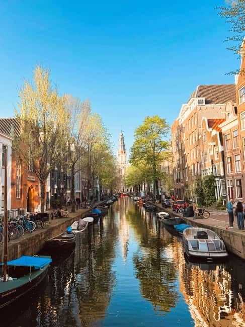 Amsterdam: Guided bike tour in French off the beaten track - Nieuwmarkt Square and Entrepotdok, seeing the city before the heavier themes