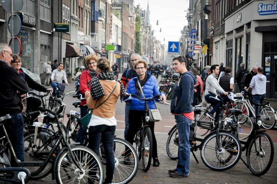 Amsterdam: Guided City Bike Tour in French - Jordaan plus the Anne Frank area: stories alongside real streets
