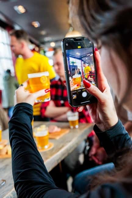 Amsterdam: Guided Craft Beer Tasting with cheese and snacks - The 1 Hour Mystery Game: Five Beers, Real Interaction