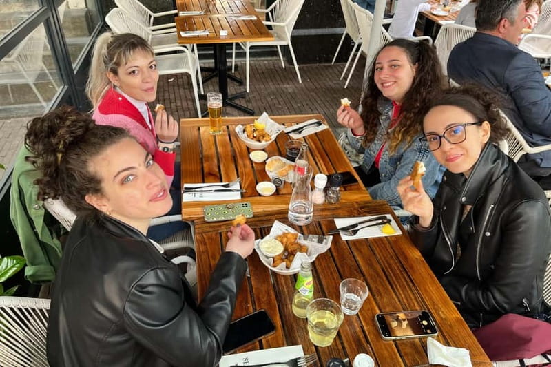 Amsterdam: Guided Food Tour with Tastings - Meeting Brouwersgracht at Café Thijssen
