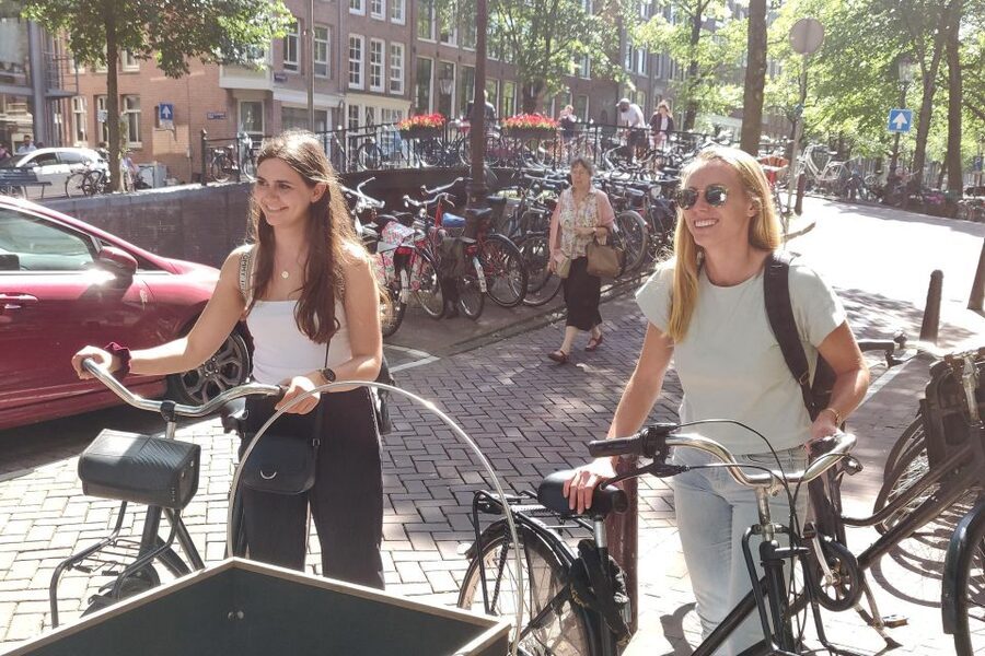 Amsterdam: Guided Food Tour with Tastings - Guides drive the experience: names like Margot, Melanie, Ahmad, and Tida
