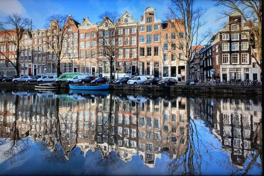 Amsterdam: Guided Off-The-Beaten-Track Walking Tour - Anne Frank House and Westerkerk timing: what to expect on the walk