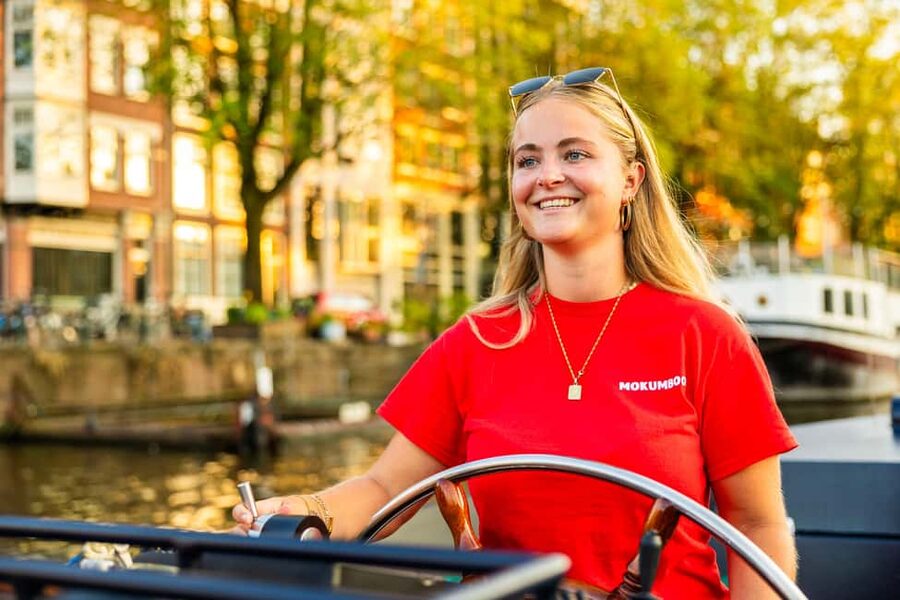 Amsterdam: Guided Open Boat Cruise Unlimited Drinks Option - Jewish Cultural District to Rembrandthuis: the route slows down into meaning