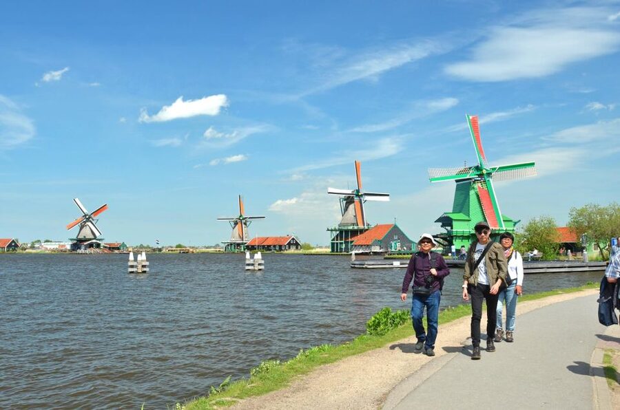 Amsterdam: Guided Zaanse Schans, Windmills & Cheese Tour - Zaanse Schans Tour Quick Hits