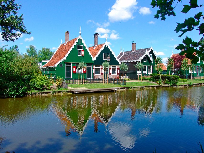 Amsterdam: Guided Zaanse Schans, Windmills & Cheese Tour - The Easy Start: Meeting at Stationsplein 4 and Getting to Zaanse Schans
