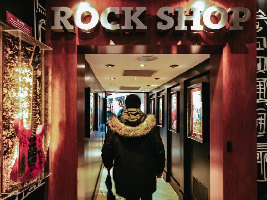 Amsterdam: Hard Rock Cafe Experience - Eating inside or waterside: how to get the best table