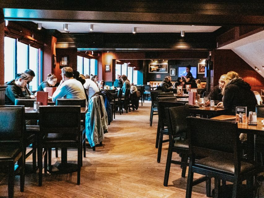 Amsterdam: Hard Rock Cafe Experience - Service you can feel: why staff names show up