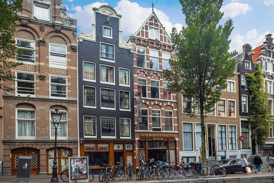 Amsterdam: Hash, Marihuana, and Hemp Museum Entry Ticket - Inside the 9,000-plus objects: how to experience the collection