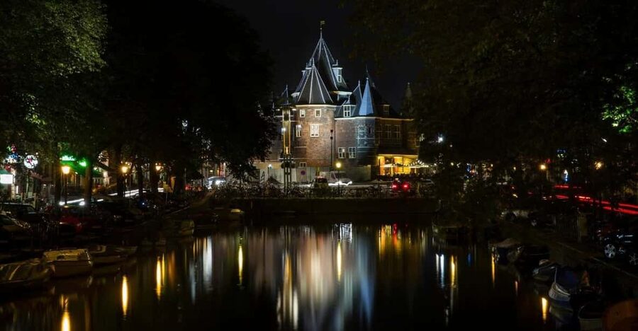 Amsterdam: Haunted History and Ghost Walking Tour - Begijnhof: a peaceful courtyard with a punishment that lingers