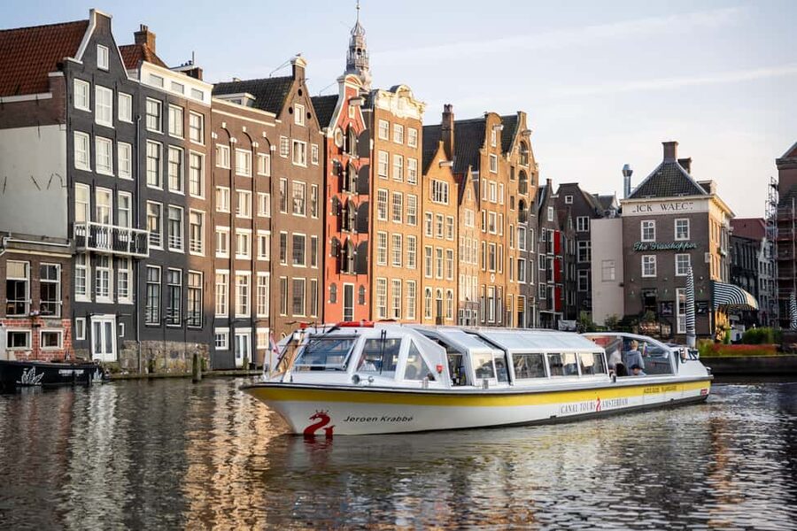 Amsterdam: Heated Canal Cruise Including Audioguide - The canal route: what you pass and what to look for