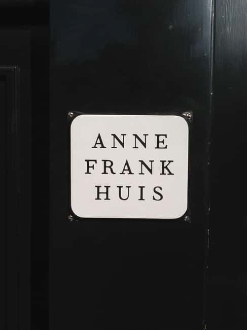 Amsterdam: Hidden Gems and Highlights in DE/EN/IT - The courtyard part: where the neighborhood really reveals itself
