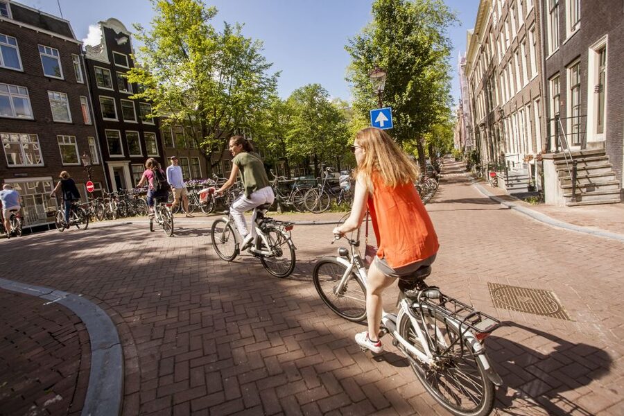Amsterdam: Hidden Gems & Highlights Guided Bike Tour - How the café hotspot break makes the tour feel human