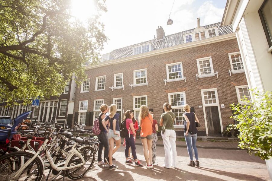 Amsterdam: Hidden Gems & Highlights Guided Bike Tour - Meeting at We Bike Amsterdam and getting rolling smoothly