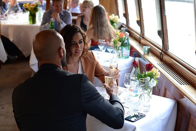 Amsterdam: High Tea Cruise - Views and photos: how the windows affect what you see