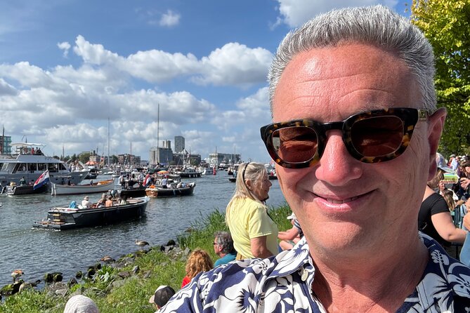 Amsterdam Highlights and Hidden Gems Walking Tour with Fun Guide - Meeting at the National Monument Dam and getting oriented fast