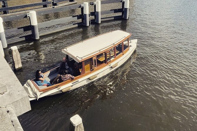 Amsterdam Highlights Canal Cruise with a Drink - Skinny bridge, Old Town Amsterdam architecture, and how to spot it fast