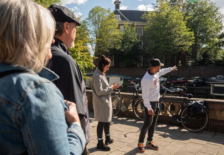 Amsterdam: Highlights & History Walking Tour - Old Town first: crooked houses, narrow streets, and the feel of the city