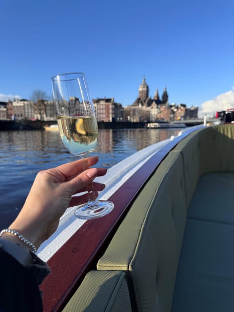 Amsterdam: Historic Boat Cruise with open bar and nibbles - Meeting At Singel No.5, Right By Hotel Canalview