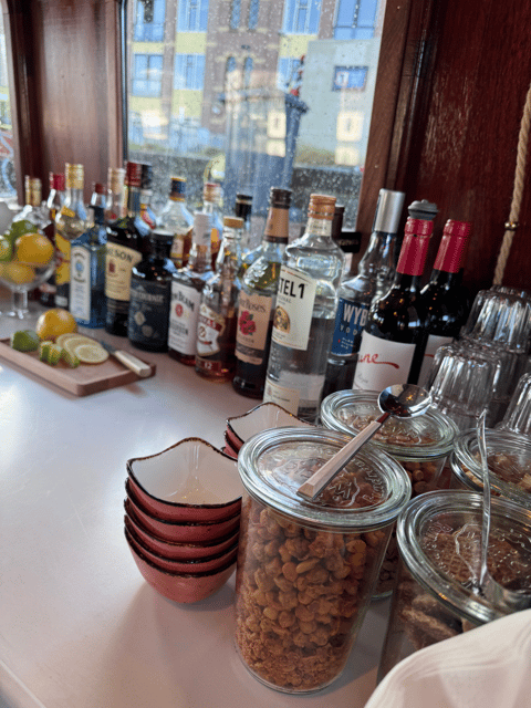 Amsterdam: Historic Boat Cruise with open bar and nibbles - Open Bar And Nibbles: Why It Changes The Mood
