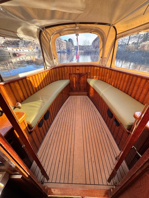 Amsterdam: Historic Boat Cruise with open bar and nibbles - FAQ
