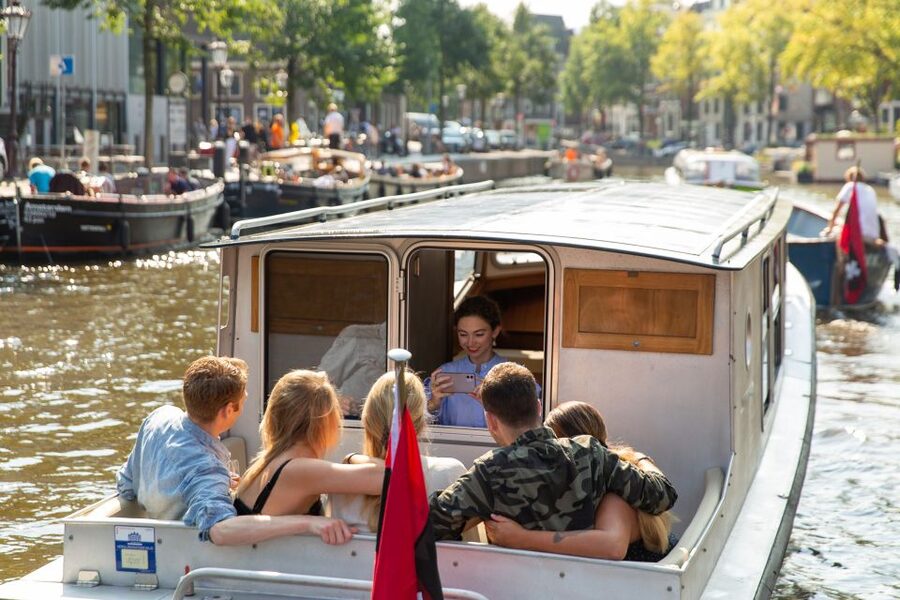 Amsterdam: Historic Boat Cruise with open bar and nibbles - The Main Hour On The Water Through Amsterdam-Centrum