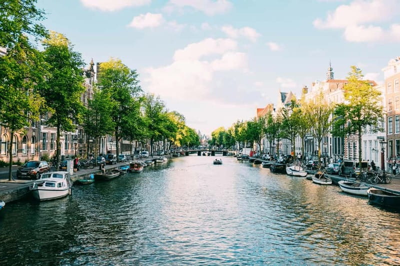 Amsterdam: Historic City Centre Canal Cruise - Skippers, live stories, and the 7-language audio guide
