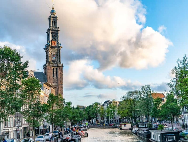 Amsterdam: Historic City Centre Canal Cruise - Food and drinks: what’s included, what to plan for