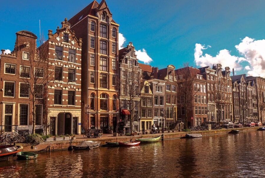Amsterdam: Historic Walking Tour - Why Amsterdam’s historic center makes sense on foot