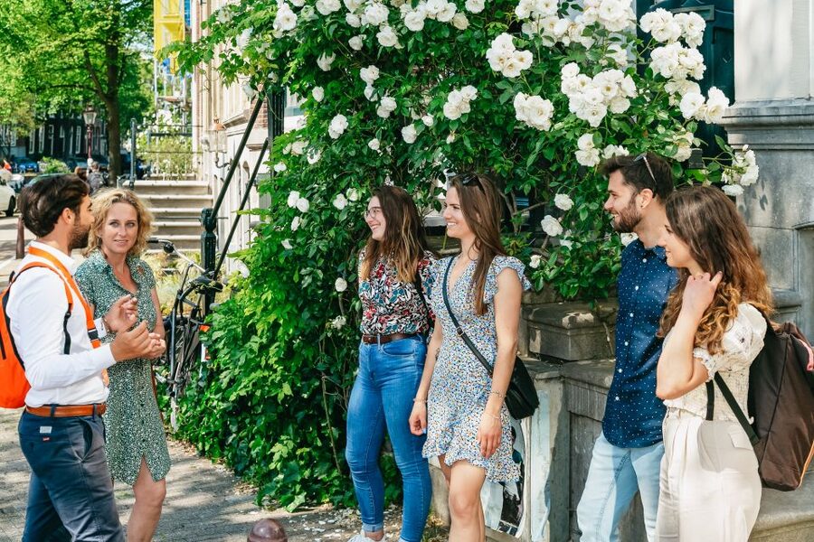 Amsterdam: Historical Highlights Walking Tour with Tasting - Dam Square to the Royal Palace, the fast route to the city center