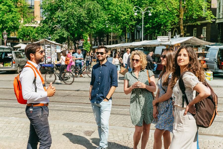 Amsterdam: Historical Highlights Walking Tour with Tasting - Pacing, group feel, and how the guide style shows up on the street