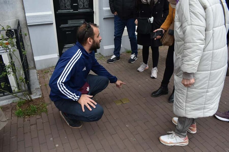 Amsterdam: History, Hidden Gems & Future Eco-Walking Tour - Tips, pace, and what you learn from Antonis