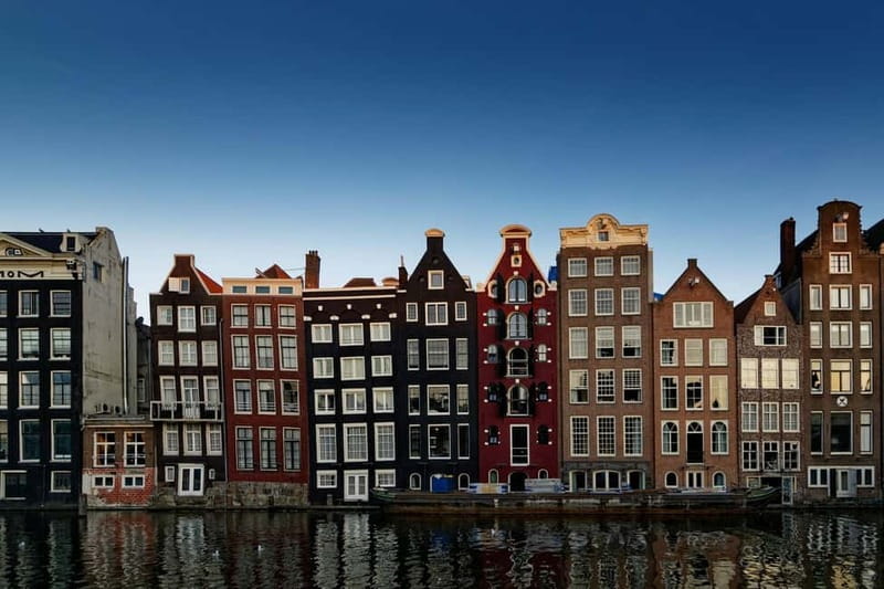 Amsterdam: Iconic Canals & Historic Sights Walking Tour - Canal Walking and Bridges: How Amsterdam’s Quirks Become Story