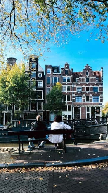 Amsterdam: Jordaan Area Walking Tour - Brouwersgracht bridges, Noorderkerk, and an easy food finish