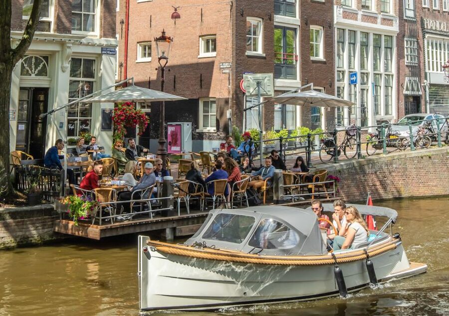 Amsterdam: Jordaan District Tour with a German guide - German guide energy, small group pacing, and how questions land