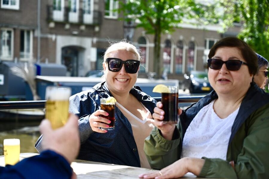 Amsterdam: Jordaan Food Tour of 10+ Local Classic Tastings - How the Guide Makes It More Than Food: Yolanda’s Style of Storytelling