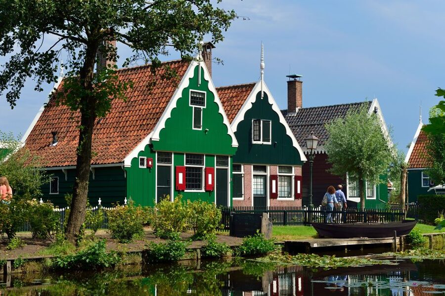 Amsterdam: Keukenhof and Zaanse Schans Live Guided Day Tour - Keukenhof Gardens: 45 Minutes With a Guide, 3.5 Hours to Wander