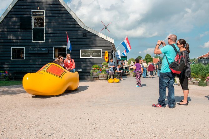 Amsterdam: Keukenhof and Zaanse Schans Windmills Guided Day Trip - Keukenhof Gardens guided tour: skipping lines and walking the themed routes