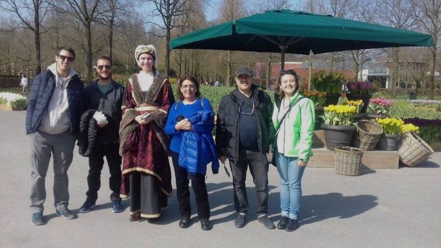 Amsterdam: Keukenhof Gardens Guided Tour Spanish and English - The Four Royal Pavilions: Where the Layout Becomes a Game Plan