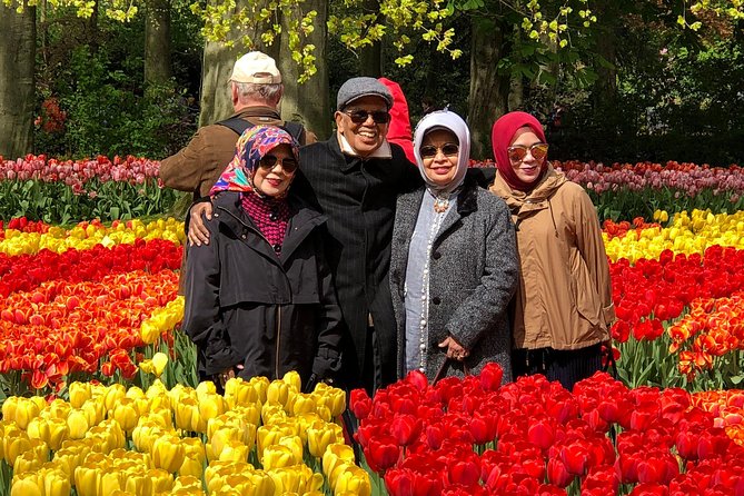 Amsterdam: Keukenhof Tulip Gardens and Giethoorn with Boat Tour - Keukenhof: 32 Hectares, 7 Million Bulbs, and What to Do First
