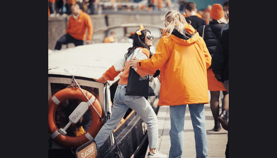 Amsterdam: King's Day Party Cruise with Open Bar & Music - Open Bar Details: Unlimited Beer, Wine, Soft Drinks