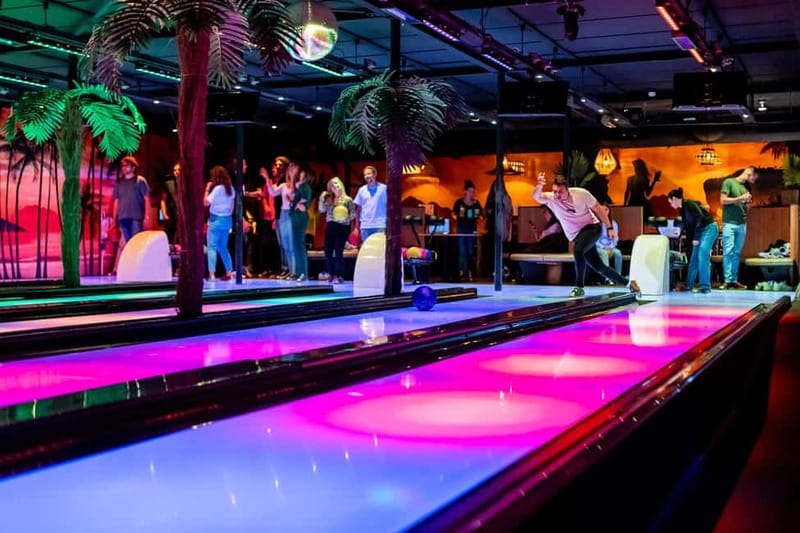 Amsterdam: LED Bowling Experience - Getting there and making your day plan work