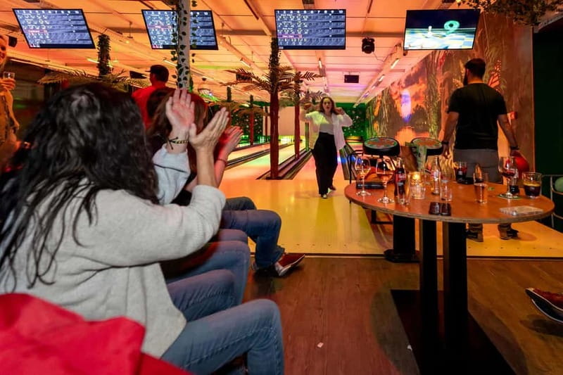 Amsterdam: LED Bowling Experience - Tropical themed lanes and the “all ages” energy