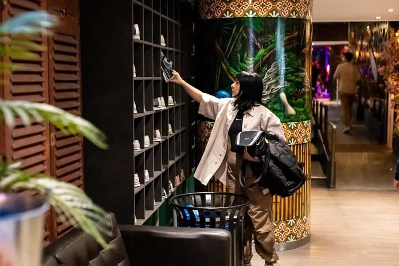 Amsterdam: LED Bowling Experience - Your hour on the lanes: how to get the most fun fast