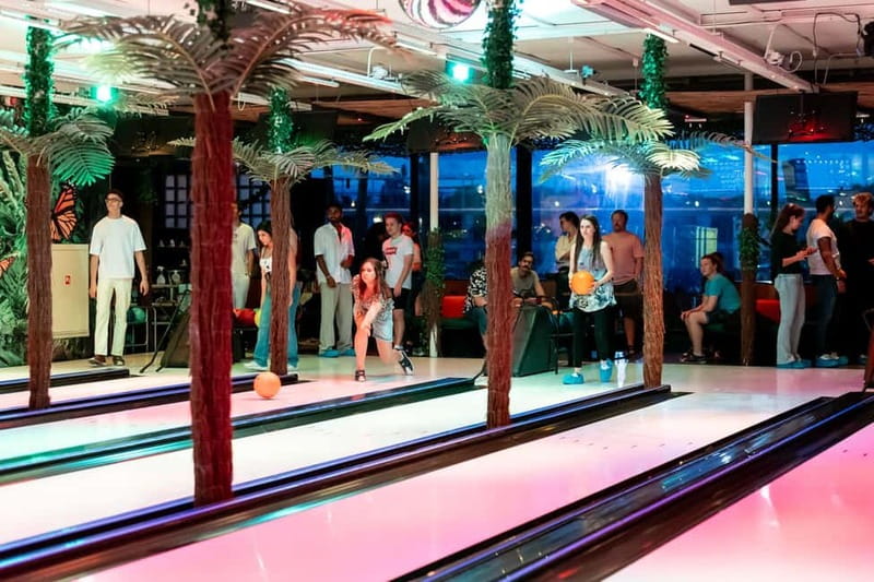 Amsterdam: LED Bowling Experience - Small rules that can matter: shoes and comfort